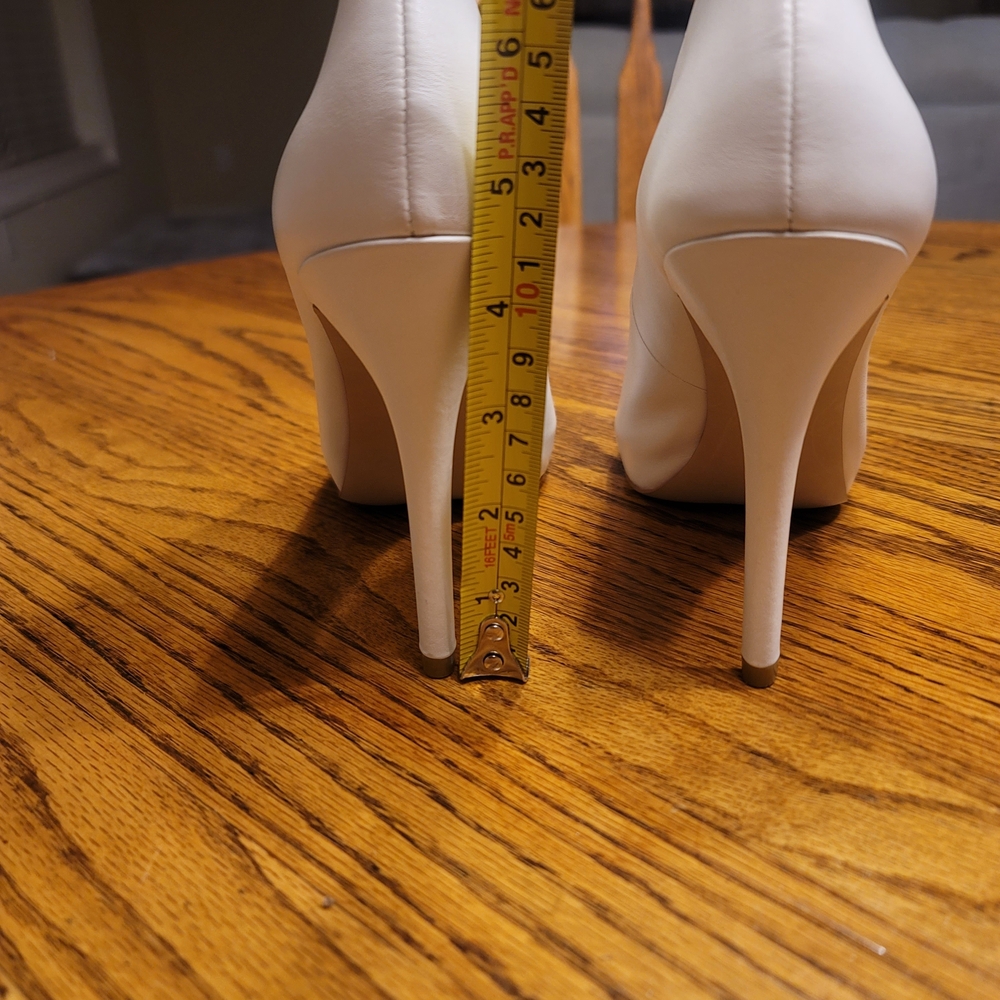 NWOT Michael Michael Kors White Genuine Leather Pointed Toe Shoes Pumps Heels - Picture 10 of 11
